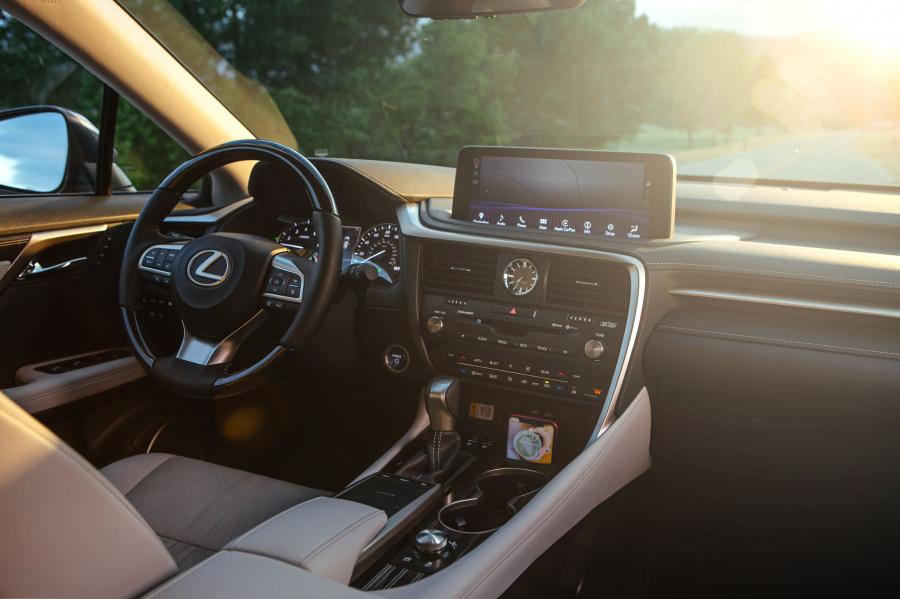 Торпедо Lexus RX450hL 2019 года  (NA) (фото 28 из 40)